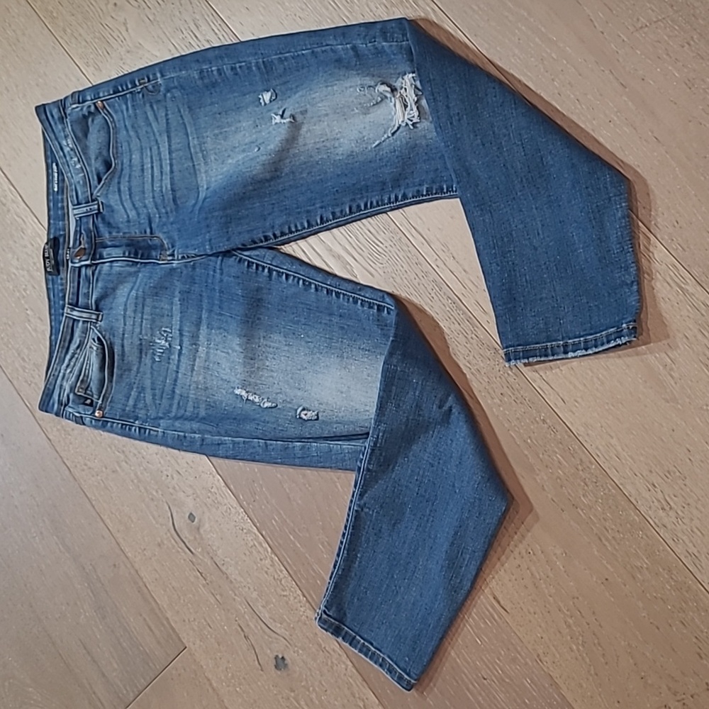 Judy Blue Jeans Women's sz 13/31 Relaxed Fit Mid Rise Distressed Crop Denim